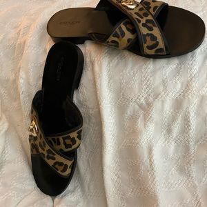 COACH SIZE 9B Cheetah 🐆 Sandals.
